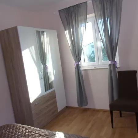 Apartment Anna Kuhar *